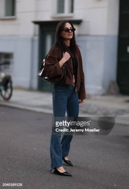 Anna Winter seen wearing brown tortoise oval sunglasses, Reformation black cotton basic cropped shirt, Samsoe Samsoe brown suede leather cropped...