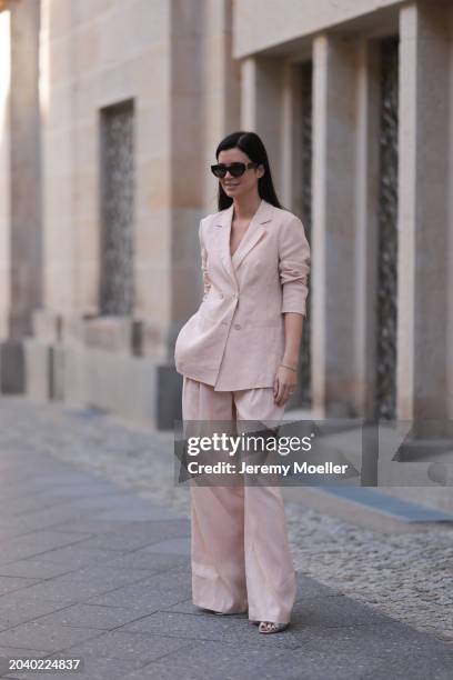 Leo Eberlin seen wearing YSL brown tortoise sunglasses, Leo Mathild diamond jewelry / rings and bracelet, Marc Cain light pink elegant blazer jacket,...