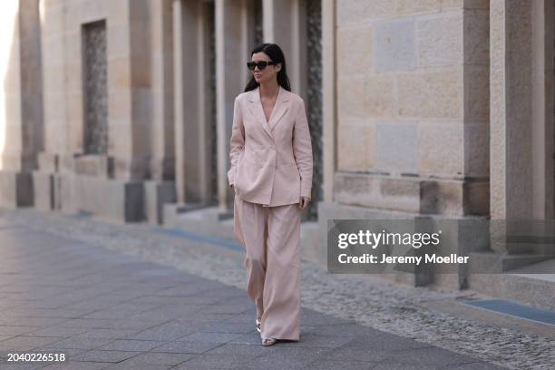 Leo Eberlin seen wearing YSL brown tortoise sunglasses, Leo Mathild diamond jewelry / rings and bracelet, Marc Cain light pink elegant blazer jacket,...