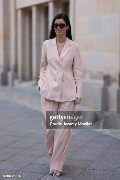 Leo Eberlin seen wearing YSL brown tortoise sunglasses, Leo Mathild diamond jewelry / rings and bracelet, Marc Cain light pink elegant blazer jacket,...