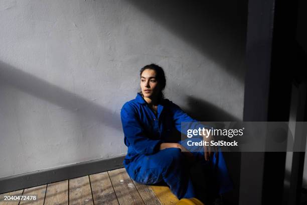 taking a break - overall stockfoto's en -beelden