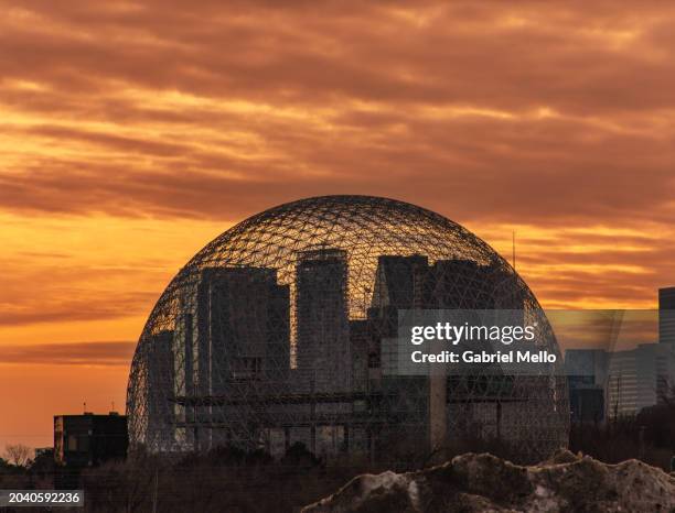 montreal skyscrapers and biosphere - biosphere montreal stock pictures, royalty-free photos & images