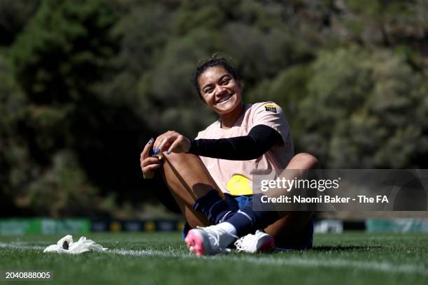 Jess Carter of England ties her boots during a training session at La Quinta Football Center on February 26, 2024 in Marbella, Spain.