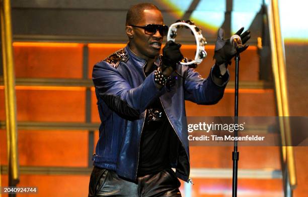 Jamie Foxx performs at Arco Arena on October 15, 2009 in Sacramento, California.