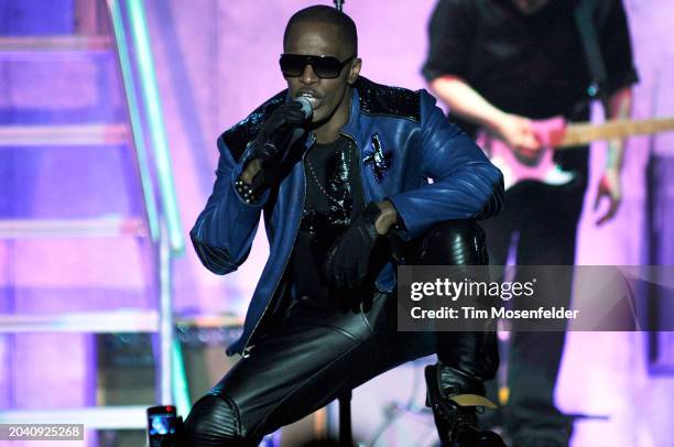 Jamie Foxx performs at Arco Arena on October 15, 2009 in Sacramento, California.