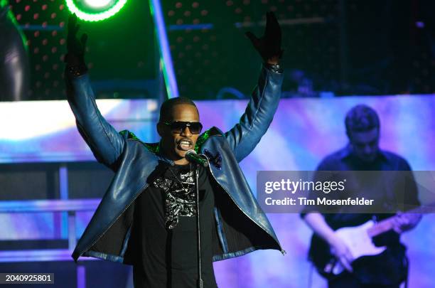 Jamie Foxx performs at Arco Arena on October 15, 2009 in Sacramento, California.