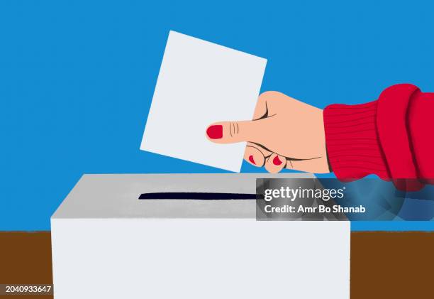 close up hand of female voter placing ballot in ballot box - wahlmöglichkeit stock-grafiken, -clipart, -cartoons und -symbole