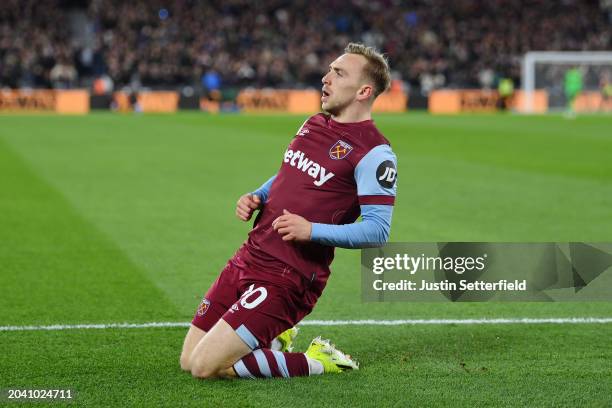 Jarrod Bowen of West Ham United celebrates scoring his team's first goal during the Premier League match between West Ham United and Brentford FC at...