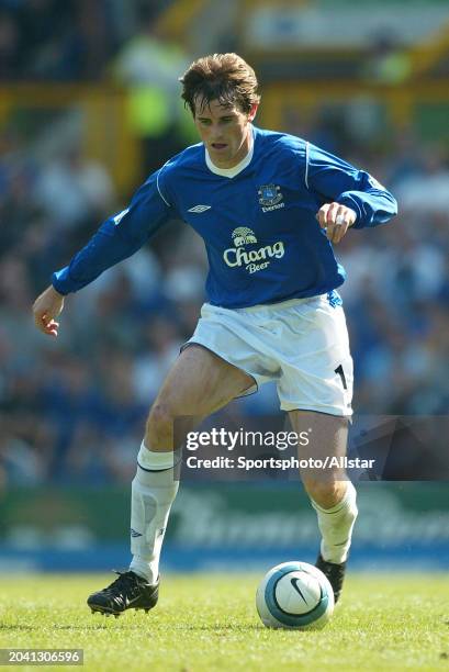 Kevin Kilbane of Everton on the ball during the Premier League match between Everton and Arsenal at Goodison Park on August 15, 2004 in Liverpool,...