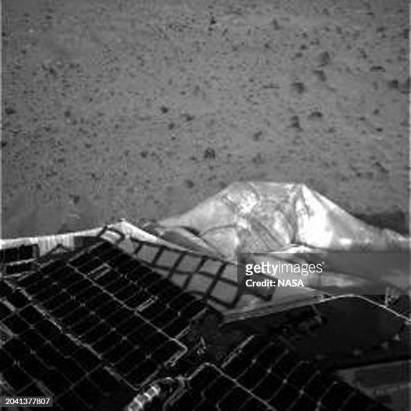 TOPSHOT-US-NASA-MARS-ROVER-LANDING-FIRST IMAGES