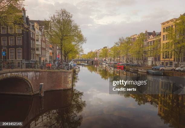 beautiful cityscape sunrise over the canals of amsterdam, netherlands - amsterdam sunrise stock pictures, royalty-free photos & images