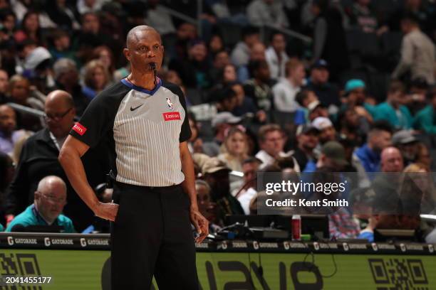 Mike Mathis Referee 8,266 Michael Smith Basketball Photos & High Res Pictures - Getty Images