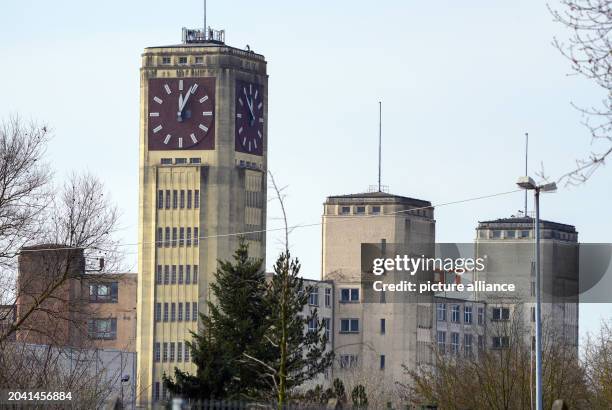 Singer Factory Clock 62 Singer Sewing Machine Factory Stock Photos, High-Res Pictures, and ...