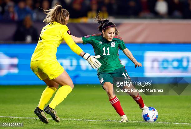 Jaqueline Ovalle of Mexico scores a goal against Alyssa Naeher of United States in the first half during Group A - 2024 Concacaf W Gold Cup match at...