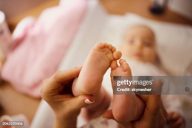 these are my cute little feet! - voetzool stockfoto's en -beelden