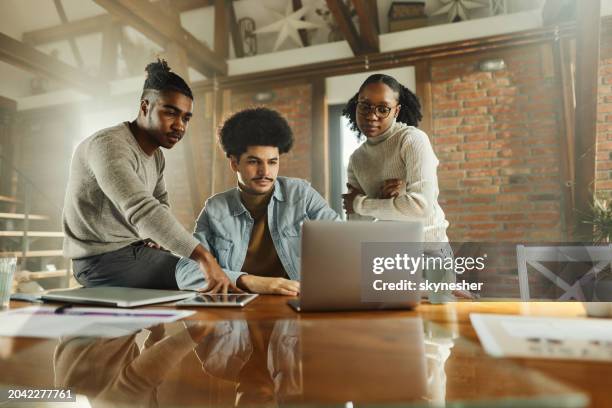 black creative team working on laptop at casual office. - entrepreneur stockfoto's en -beelden