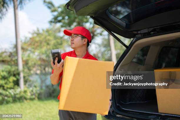 a view of a delivery person entering a residential building - coronavirus ward stock pictures, royalty-free photos & images