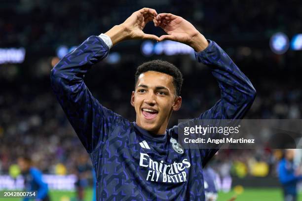 Alvaro Rodriguez of Real Madrid waves the fans as he warms up prior to the LaLiga EA Sports match between Real Madrid CF and Sevilla FC at Estadio...