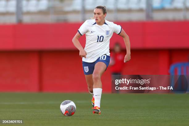 Grace Clinton of England runs with the ball during the Women's international friendly match between England and Italy at Estadio Nuevo Mirador...