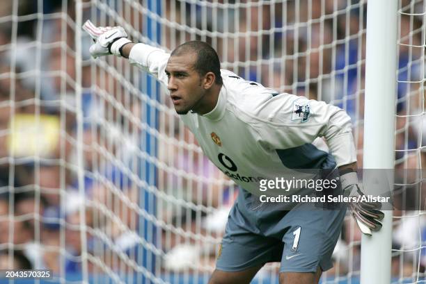 August 15: Tim Howard of Manchester United shouting during the Premier League match between Chelsea and Manchester United at Stamford Bridge on...