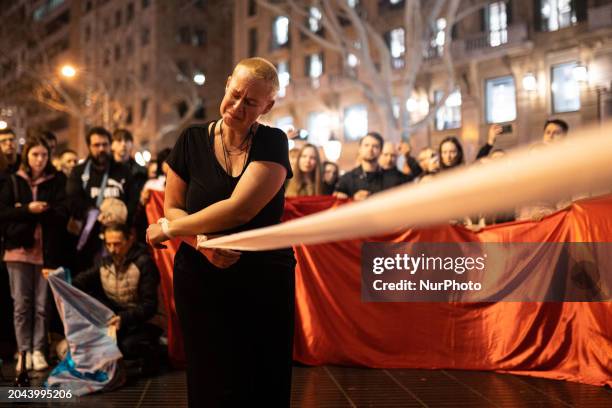 The Russian community in Barcelona is paying tribute to Russian opposition figure Alexey Navalny on the day of his funeral in Moscow, on Las Ramblas,...