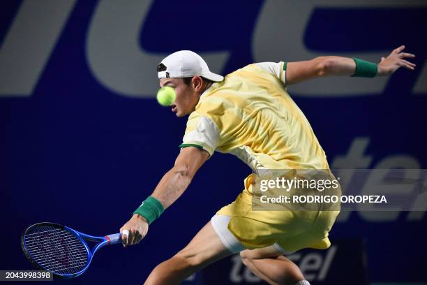 Britain's Jack Draper hits a return against Australia's Alex De Minaur during their Mexico ATP Open 500 men´s singles semifinals tennis match at the...