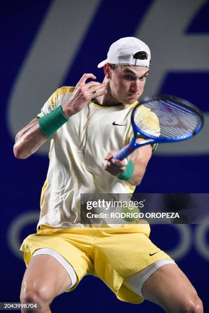 Britain's Jack Draper hits a return against Australia's Alex De Minaur during their Mexico ATP Open 500 men´s singles semifinals tennis match at the...