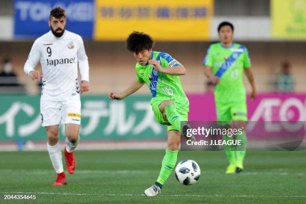 Temma Matsuda of Shonan Bellmare in action during the J.League J1 match between Shonan Bellmare and V-Varen Nagasaki at Shonan BMW Stadium Hiratsuka...