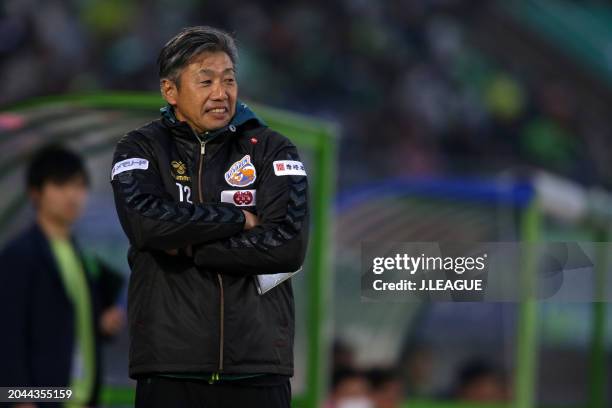 Head coach Takuya Takagi of V-Varen Nagasaki looks on during the J.League J1 match between Shonan Bellmare and V-Varen Nagasaki at Shonan BMW Stadium...