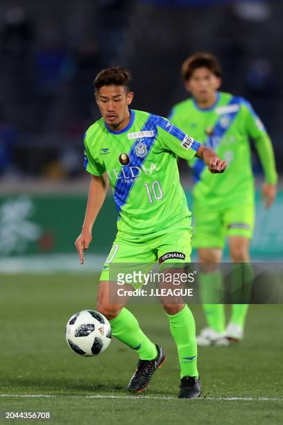 Hiroki Akino of Shonan Bellmare in action during the J.League J1 match between Shonan Bellmare and V-Varen Nagasaki at Shonan BMW Stadium Hiratsuka...