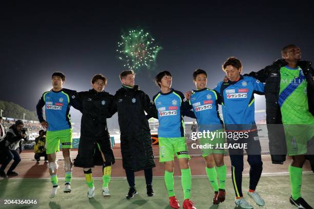 Shonan Bellmare players applaud fans after the team's 2-1 victory in the J.League J1 match between Shonan Bellmare and V-Varen Nagasaki at Shonan BMW...