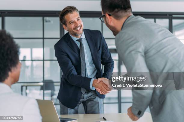 colaboración exitosa - oficio de ventas fotografías e imágenes de stock
