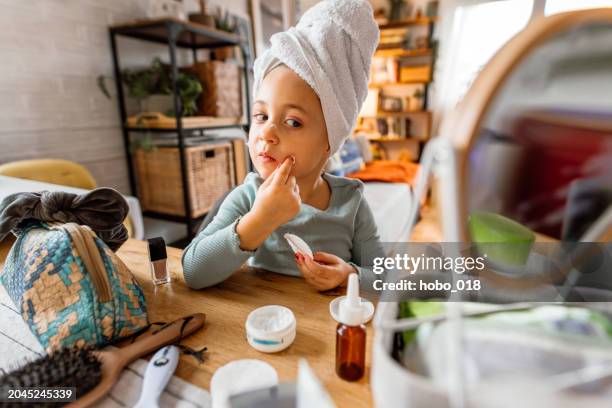 little girl enjoying beauty routine in morning - endast en flicka bildbanksfoton och bilder