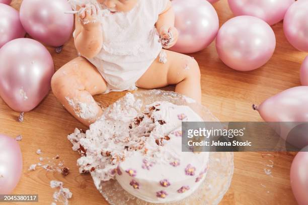 first birthday cake smash. cake, candle, balloons and little girl. - smash cake bildbanksfoton och bilder