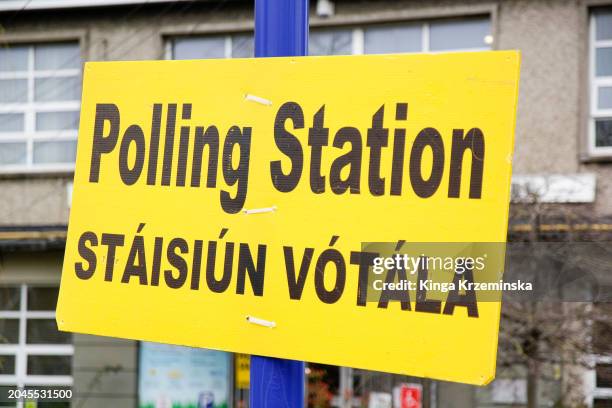 polling station - referendum signage and symbols stock-fotos und bilder