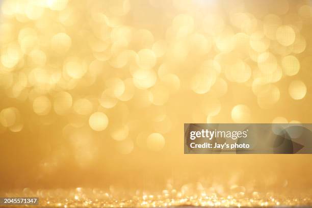 abstract blur glowing golden color panoramic background. - tarjeta de año nuevo fotografías e imágenes de stock