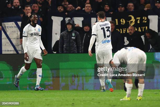 André-Frank Zambo Anguissa of SSC Napoli celebrates after scoring his team's first goal during the Serie A TIM match between US Sassuolo and SSC...