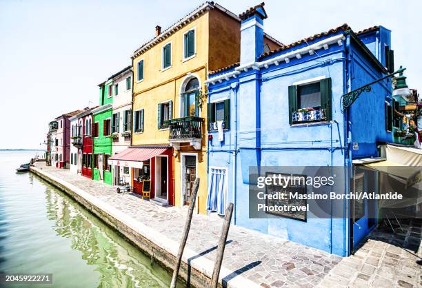 laguna (lagoon) di venezia. burano, colorful houses - laguna di venezia stock pictures, royalty-free photos & images