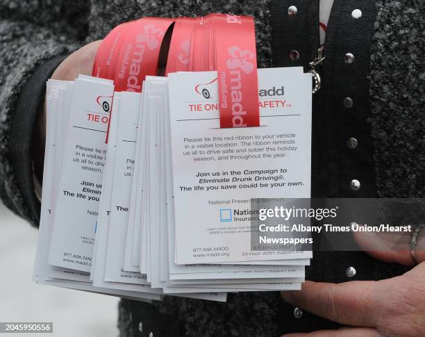 Dwi Ribbons Insurance Agent Photos and Premium High Res Pictures - Getty Images