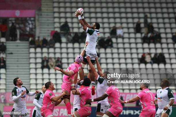 Pau's Fijian lock Lekima Tagitagivalu catches the ball next to Stade Francais' French flanker Mathieu Hirigoyen in a line out during the French Top14...