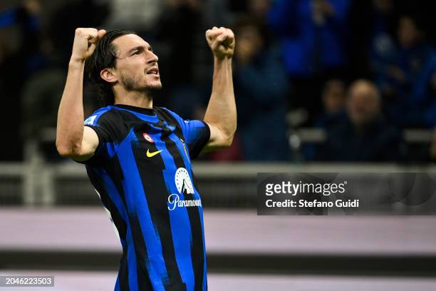 Matteo Darmian of Internazionale FC celebrates a goal during the Serie A TIM match between FC Internazionale and Atalanta BC - Serie A TIM at Stadio...