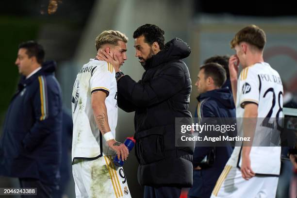 Head coach Alvaro Arbeloa of Real Madrid interacts with Iker Bravo after the UEFA Youth League Round of 16 match between Real Madrid and RB Leipzig...