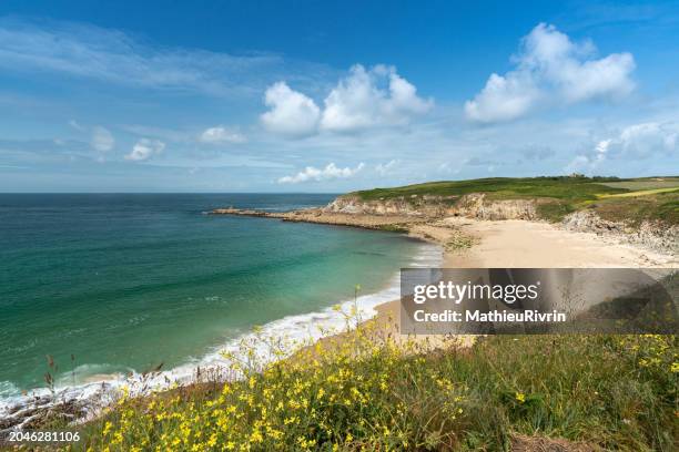 pointe de corsen, bretagne - insel sable island stock-fotos und bilder