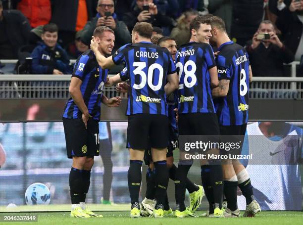 Davide Frattesi of FC Internazionale celebrates scoring his team's fourth goal with teammates during the Serie A TIM match between FC Internazionale...