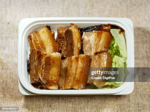 korean braised pork belly in a disposable container - schweinebauch stock-fotos und bilder