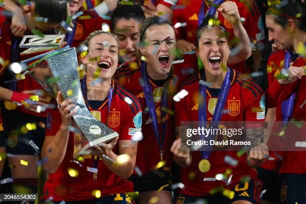 Alexia Putella, Irene Paredes and Jennifer Hermoso of Spain celebrate with the UEFA Women's Nations League trophy after victory during the UEFA...