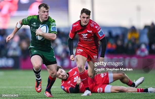 Galway , Ireland - 2 March 2024; David Hawkshaw of Connacht makes a break during the United Rugby Championship match between Connacht and Scarlets at...