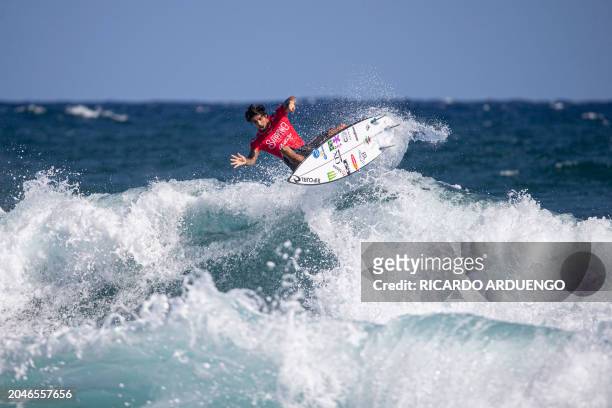 Brazil's Gabriel Medina competes in the men's round 6 heat 1 during the 2024 International Surfing Association World Surfing Games off La Marginal...