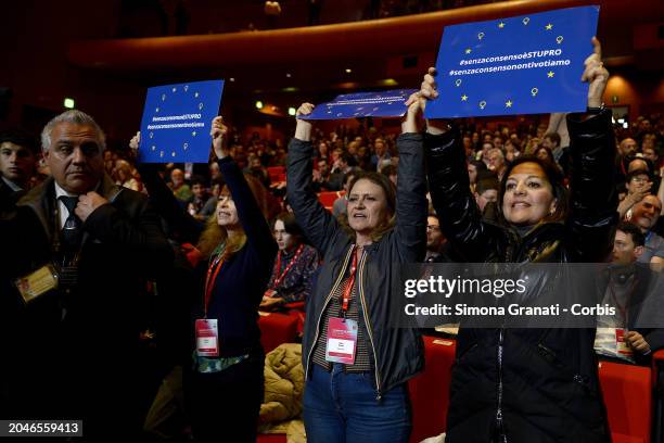 Women hold banner reading "Senza consenso è stupro -senza consenso non ti votiamo ( without consent it is rape-without consensus we won't vote for...