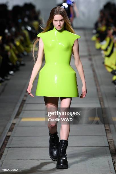 Model on the runway at Alexander McQueen RTW Fall 2024 as part of Paris Ready to Wear Fashion Week held on March 2, 2024 in Paris, France.